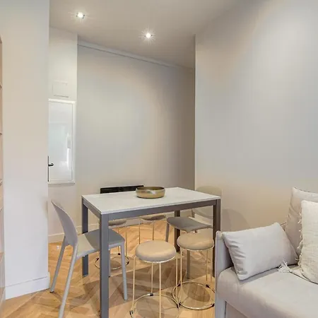 Contemporain Au Calme, * Écully